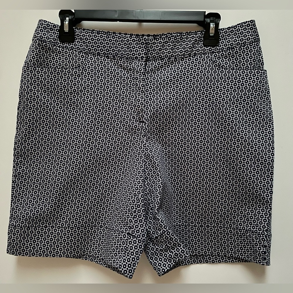 Ellen Tracy Women’s Shorts Color:Navy/White Size:10